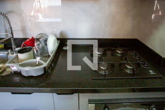 Cozinha de apartamento à venda com 2 quartos, 34m² em Jardim Miriam, São Paulo