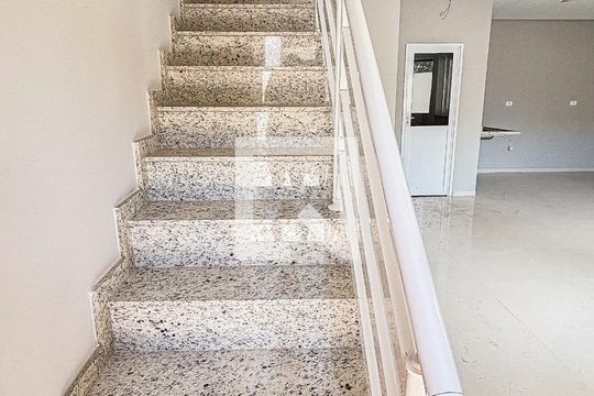 Escada de casa à venda com 3 quartos, 106m² em Vila Curuçá, Santo André