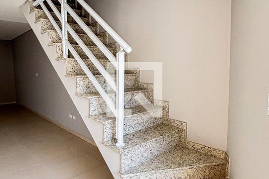 Escada de casa à venda com 3 quartos, 126m² em Vila Curuçá, Santo André