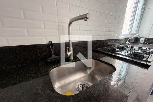 Cozinha - Torneira de apartamento para alugar com 2 quartos, 47m² em Parque Santa Rosa, Suzano