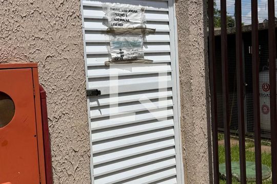 Área comum - lixeira de apartamento para alugar com 2 quartos, 47m² em Parque Santa Rosa, Suzano