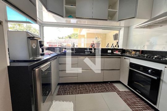 Cozinha de casa de condomínio à venda com 3 quartos, 210m² em Taquara, Rio de Janeiro