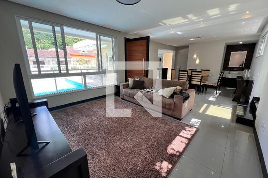 Sala de casa de condomínio à venda com 3 quartos, 210m² em Taquara, Rio de Janeiro