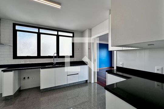 Cozinha de apartamento à venda com 3 quartos, 227m² em Cidade Monções, São Paulo