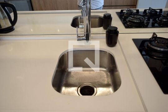 Cozinha de apartamento para alugar com 1 quarto, 70m² em Jardim America, São Paulo