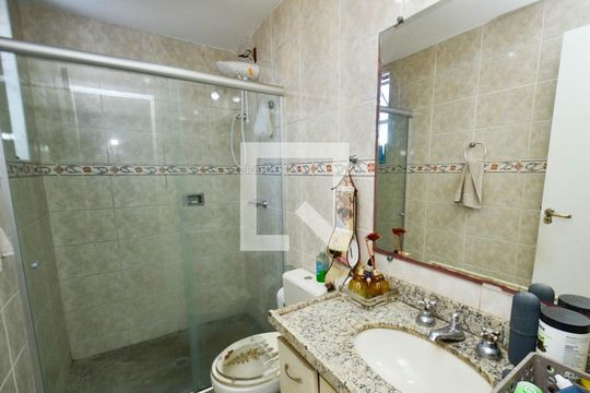 Banheiro social de apartamento à venda com 4 quartos, 212m² em Ana Lúcia, Belo Horizonte