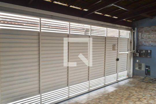 Garagem de casa à venda com 3 quartos, 174m² em Chácara Califórnia, São Paulo