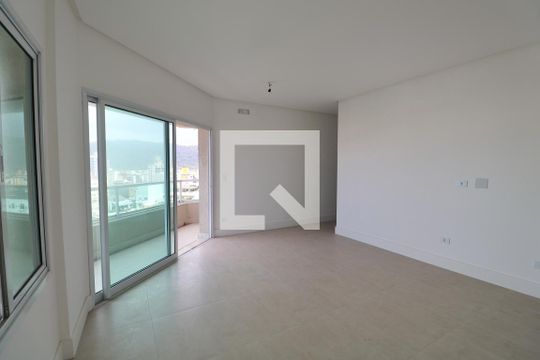 Apartamento para alugar com 3 quartos, 128m² em Jardim Virginia, Guarujá