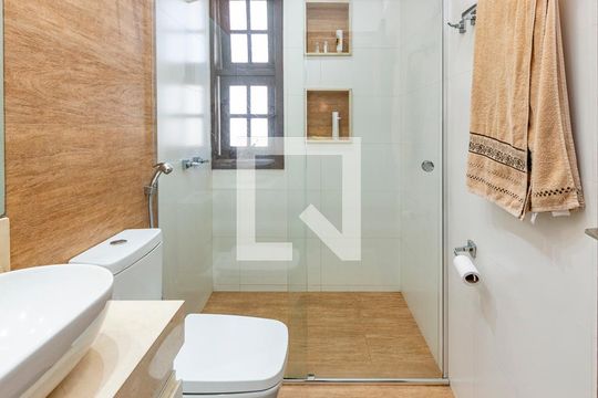 Banheiro Social de casa para alugar com 4 quartos, 453m² em Castelo, Belo Horizonte