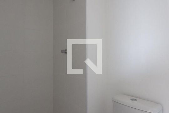 Banheiro de apartamento para alugar com 2 quartos, 33m² em Vila Nova Curuca, São Paulo