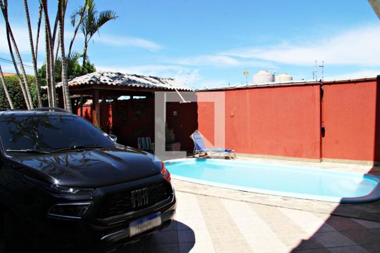 Garagem de casa à venda com 4 quartos, 278m² em Jardim Bela Vista, Guarulhos