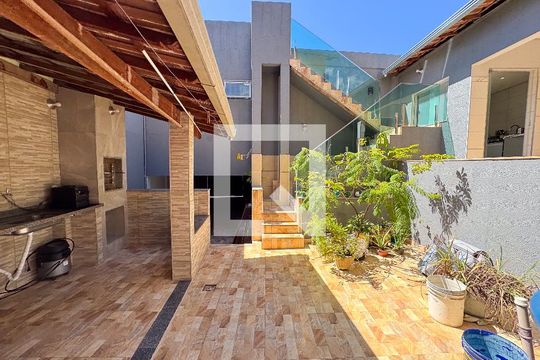 Área comum de casa à venda com 3 quartos, 250m² em Diamante (barreiro), Belo Horizonte