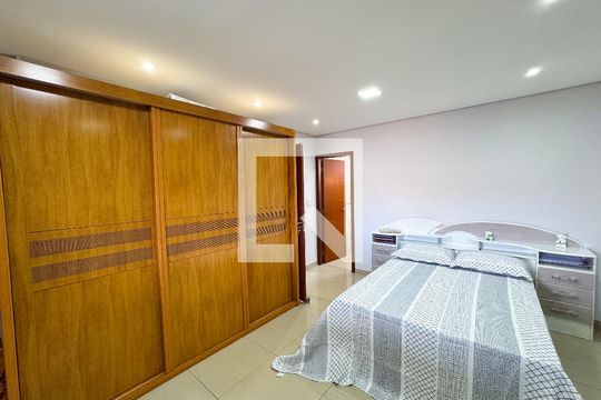 Quarto de casa à venda com 3 quartos, 250m² em Diamante (barreiro), Belo Horizonte