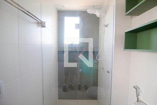 Banheiro de kitnet/studio à venda com 1 quarto, 24m² em Pinheiros, São Paulo