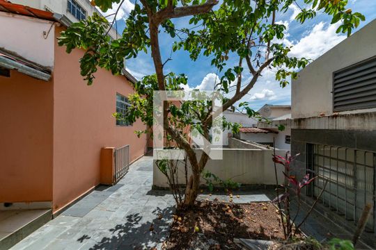 Quintal de casa à venda com 4 quartos, 250m² em Padre Eustáquio, Belo Horizonte