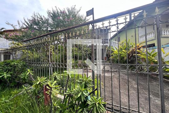 Fachada de casa à venda com 4 quartos, 700m² em Freguesia (jacarepaguá), Rio de Janeiro