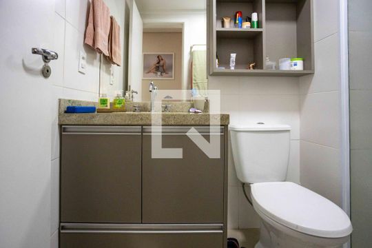Banheiro Social de apartamento à venda com 2 quartos, 65m² em Centro, Diadema