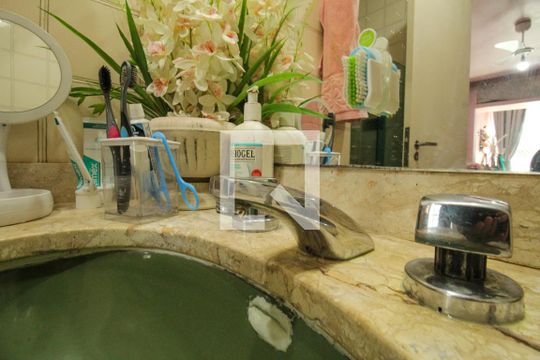 Banheiro da Suíte de apartamento à venda com 3 quartos, 200m² em Barra da Tijuca, Rio de Janeiro