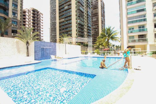 Área comum - Piscina de apartamento à venda com 3 quartos, 200m² em Barra da Tijuca, Rio de Janeiro