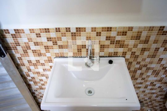 Banheiro do Quarto 1 de casa para alugar com 2 quartos, 125m² em Conceição, Diadema