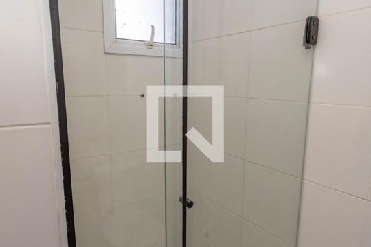 Banheiro social de apartamento para alugar com 2 quartos, 54m² em Centro, Diadema