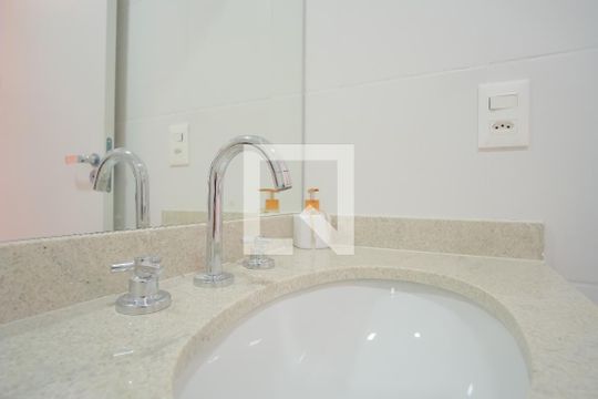Banheiro de kitnet/studio para alugar com 1 quarto, 29m² em Vila Matilde, São Paulo