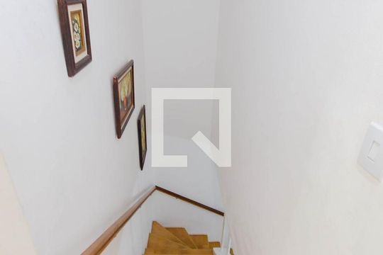 Escada Quartos/Sala de casa à venda com 2 quartos, 100m² em Jardim Toscana, Guarulhos