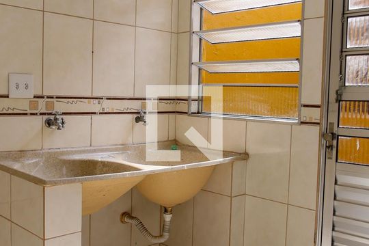 Lavanderia de casa para alugar com 2 quartos, 120m² em Quitaúna, Osasco