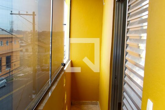 Sacada de casa para alugar com 2 quartos, 120m² em Quitaúna, Osasco