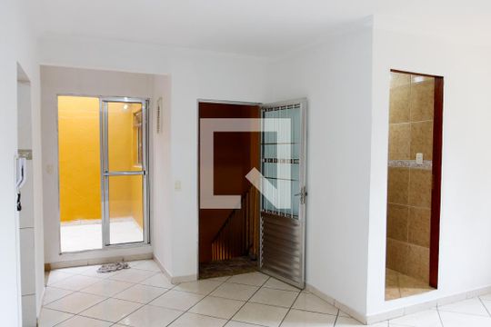 Sala de casa para alugar com 2 quartos, 120m² em Quitaúna, Osasco