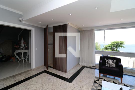 Sala de casa à venda com 3 quartos, 450m² em Jardim Guanabara, Rio de Janeiro