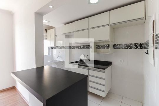 Cozinha de apartamento para alugar com 2 quartos, 60m² em Vila Carmosina, São Paulo