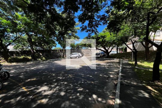 Garagem de apartamento para alugar com 2 quartos, 68m² em Santa Amelia, Belo Horizonte