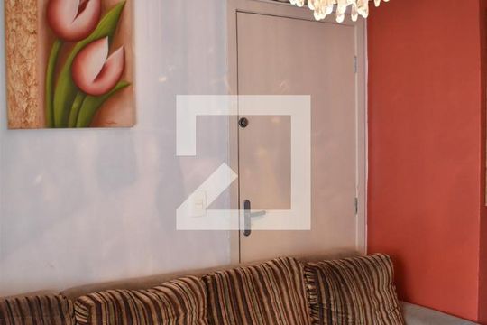 Sala de casa de condomínio à venda com 3 quartos, 110m² em Santa Cândida, Curitiba