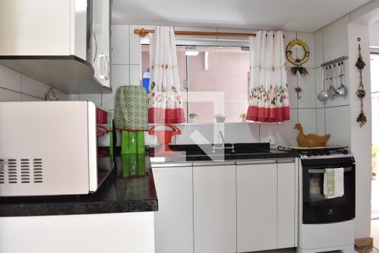 Cozinha de casa de condomínio à venda com 3 quartos, 110m² em Santa Cândida, Curitiba