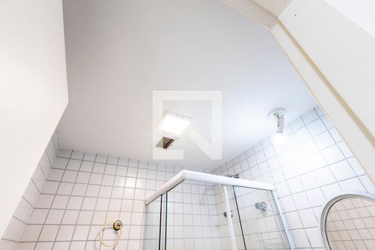 Banheiro de kitnet/studio para alugar com 1 quarto, 28m² em Perdizes, São Paulo
