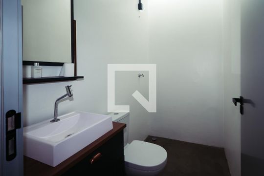 Casa 1 - Banheiro de casa de condomínio à venda com 5 quartos, 180m² em Cursino, São Paulo