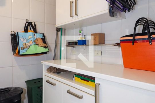 Área de Serviço de apartamento para alugar com 3 quartos, 210m² em Jardim Vitoria Regia, São Paulo
