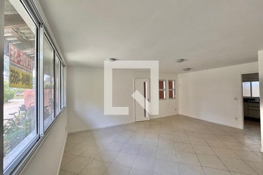 Sala de casa de condomínio para alugar com 4 quartos, 200m² em Recreio dos Bandeirantes, Rio de Janeiro