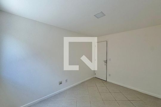 Quarto de casa de condomínio para alugar com 4 quartos, 200m² em Recreio dos Bandeirantes, Rio de Janeiro