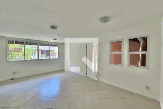 Sala de casa de condomínio para alugar com 4 quartos, 200m² em Recreio dos Bandeirantes, Rio de Janeiro