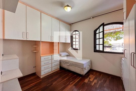 Quarto 1 de casa para alugar com 3 quartos, 350m² em Vila Eldízia, Santo André