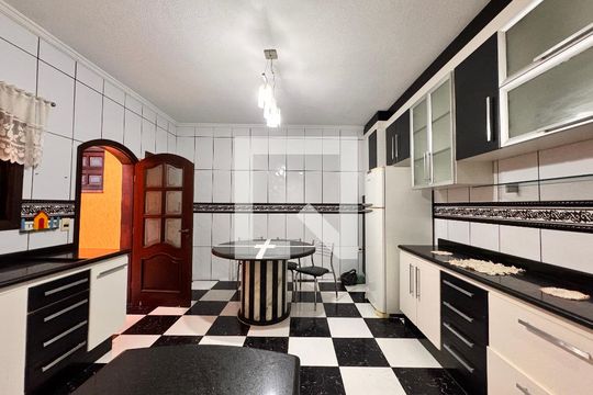Cozinha de casa para alugar com 3 quartos, 350m² em Vila Eldízia, Santo André