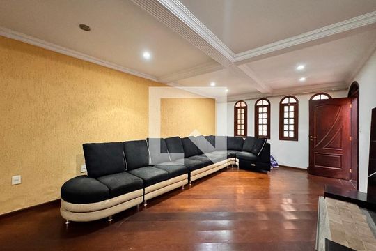 Sala de casa para alugar com 3 quartos, 350m² em Vila Eldízia, Santo André