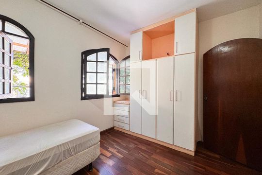 Quarto 1 de casa para alugar com 3 quartos, 350m² em Vila Eldízia, Santo André