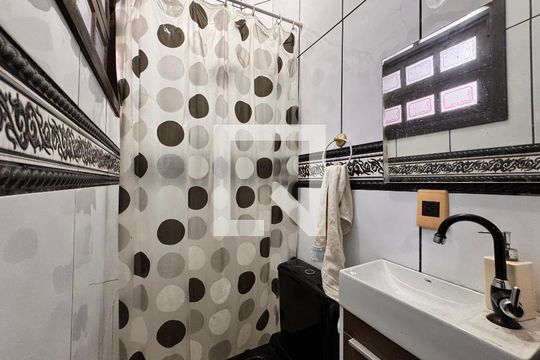 Banheiro  de casa para alugar com 3 quartos, 350m² em Vila Eldízia, Santo André