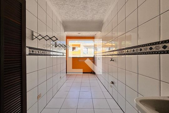 Lavanderia de casa para alugar com 3 quartos, 350m² em Vila Eldízia, Santo André