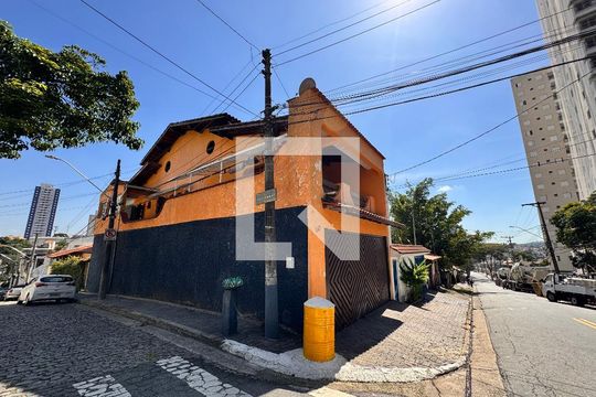 Fachada de casa para alugar com 3 quartos, 350m² em Vila Eldízia, Santo André