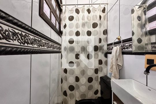 Banheiro  de casa para alugar com 3 quartos, 350m² em Vila Eldízia, Santo André