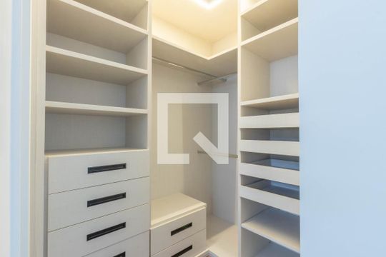 Closet da suíte 2 de apartamento à venda com 2 quartos, 66m² em Santo Agostinho, Belo Horizonte